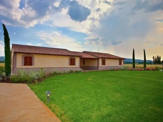 Scenic Villa in Cannara With Swimming Pool