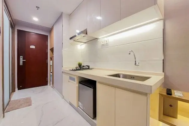 Scenic Designed And Comfy Studio At Sky House Bsd Apartment - Mutfak