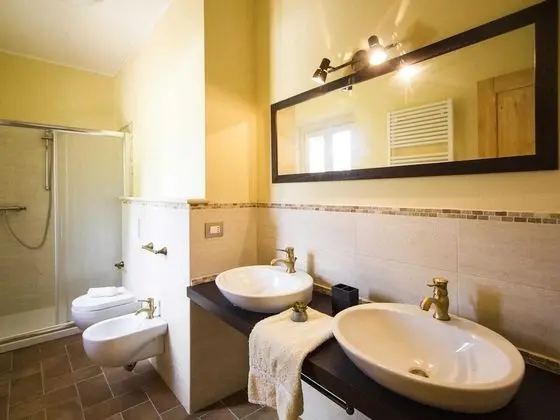 Scenic Holiday Home in Fano With Private Garden and Terrace - Banyo Tipleri