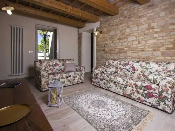Scenic Holiday Home in Fano With Private Garden and Terrace - Oda Düzeni