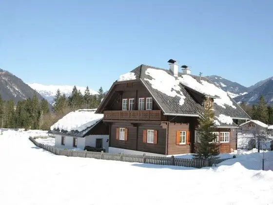 Scenic Holiday Home in Kleblach-Lind near Fugo Park on Lake