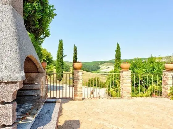 Scenic Holiday Home in Montalcino With Swimming Pool