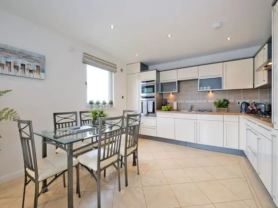 Scenic Home With Skyline Views Close to Aberdeen's City Centre - Mutfak