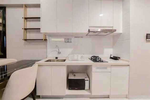 Scenic And Restful 2Br Sky House Bsd Apartment - Mutfak