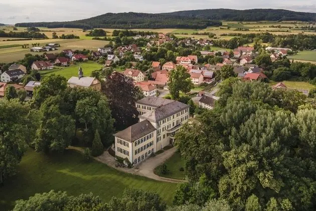 Schloss Burgellern - Dış Mekan