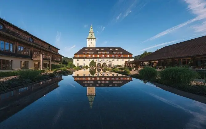 Schloss Elmau Luxury Spa Retreat & Cultural Hideaway - Dış Mekan