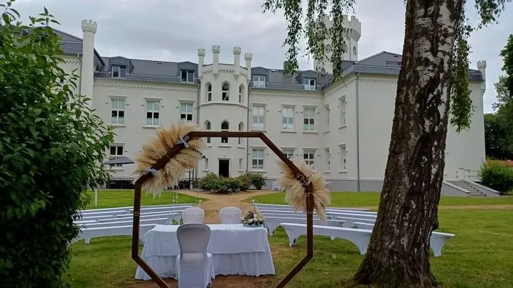 Schloss Hohendorf - Dış Mekan