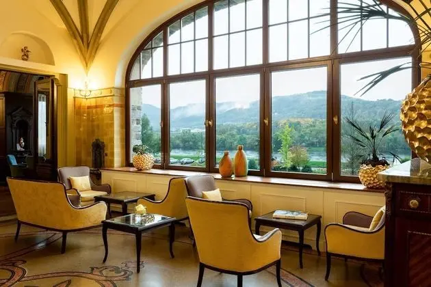 Schloss Lieser, Autograph Collection - Lobi