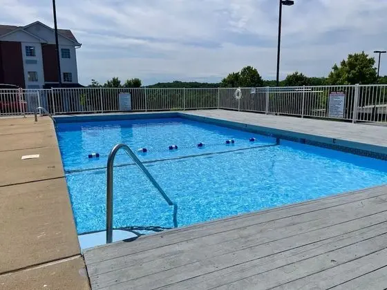 Schmidt's Creek Hotel - Havuz