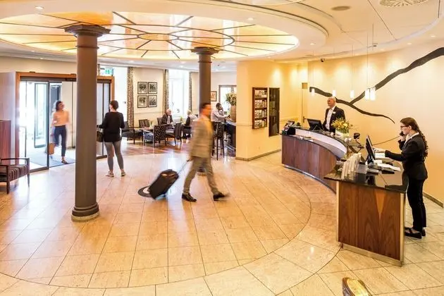 Hotel Schweizerhof Basel - Lobi