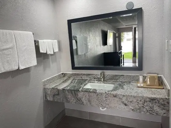 Scottish Inn Savannah South - Banyo Tipleri