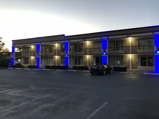 Scottish Inn Savannah South - Dış Mekan