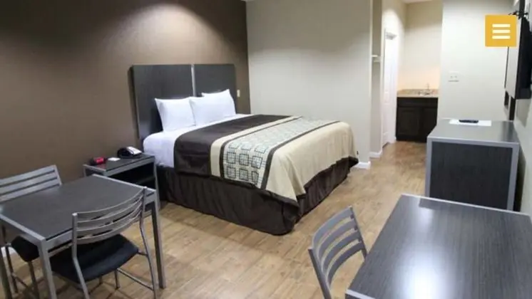 Scottish Inn & Suites