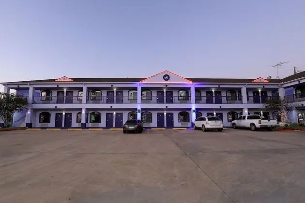 Scottish Inn & Suites