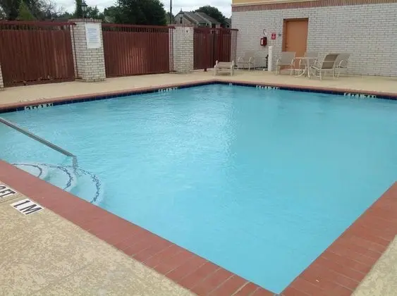 Scottish Inn & Suites - Havuz