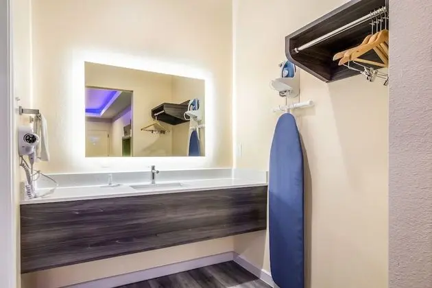 Scottish Inn & Suites Houston Willowbrook - Banyo Tipleri