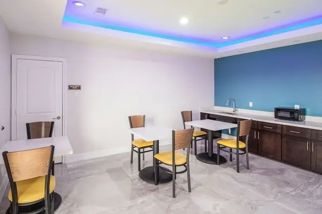 Scottish Inn & Suites Houston Willowbrook - Lobi