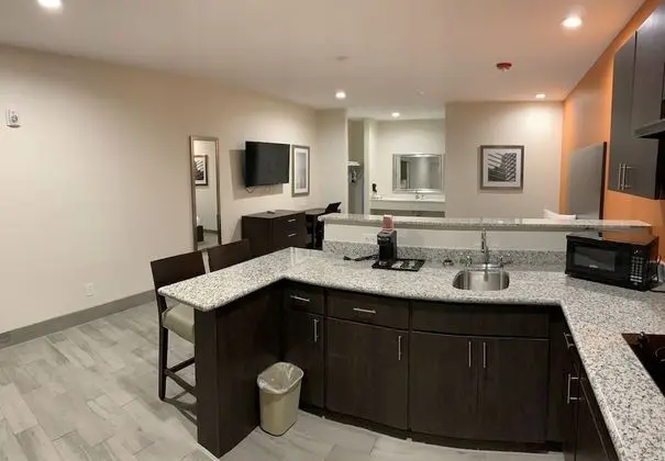 Scottish Inn & Suites - IAH Airport - Mutfak