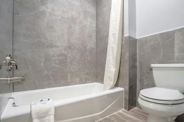 Scottish Inns Katy - Banyo Tipleri