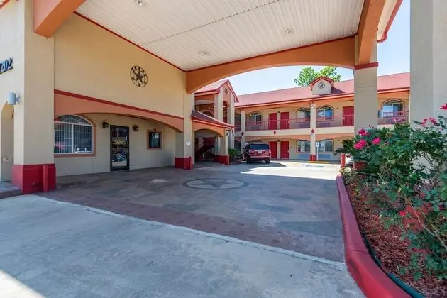 Scottish Inns & Suites IAH Airport - Beltway 8 - Dış Mekan