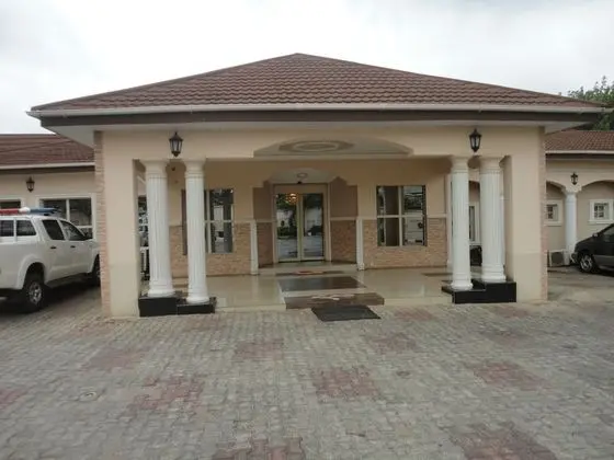 SDM Tavern and Suites