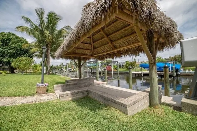 SE Cape Coral Pool Home With Boat Dock - Dış Mekan