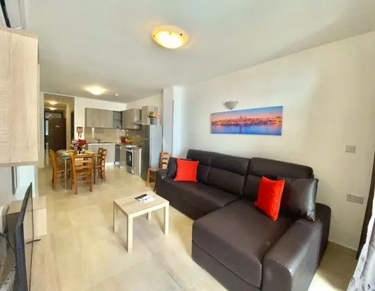 Sea Bliss Penthouse with two terraces enjoying side seaviews by Gatewaysmalta - Oda Düzeni