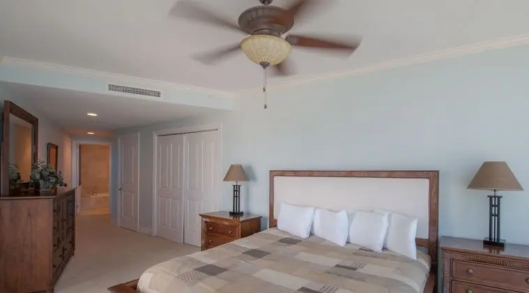 Sea Breeze 1007 Penthouse - Oda