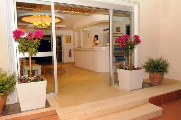 Sea Breeze Hotel & Apartments - Dış Mekan