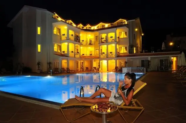 Sea Breeze Hotel & Apartments - Havuz