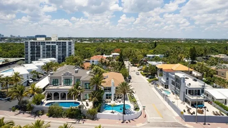 Sea Breeze by Avantstay Across From Fort Lauderdale Beach! Pool, Out Door Dining, Fire Pit!