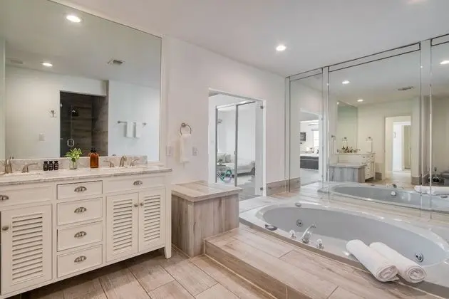 Sea Breeze by Avantstay Across From Fort Lauderdale Beach! Pool, Out Door Dining, Fire Pit! - İç Mekan
