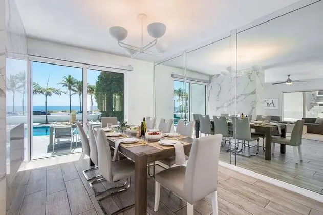 Sea Breeze by Avantstay Across From Fort Lauderdale Beach! Pool, Out Door Dining, Fire Pit! - İç Mekan