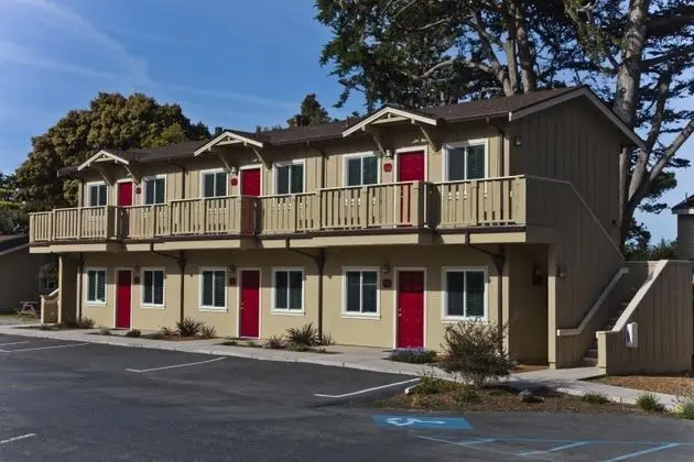 Sea Breeze Inn & Logde