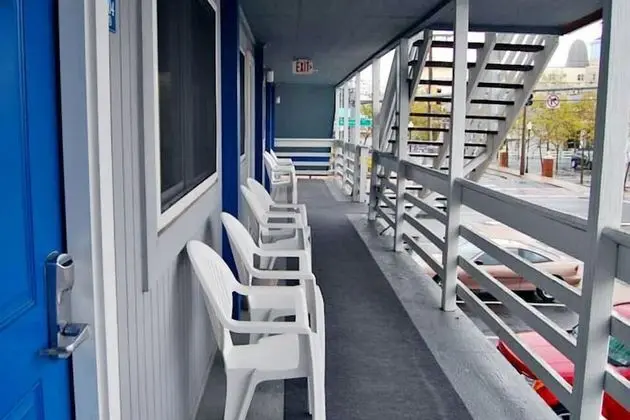 Sea Breeze Inn - Dış Mekan