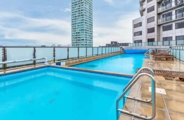 Sea City Views Takapuna Studio w Carpark - Havuz