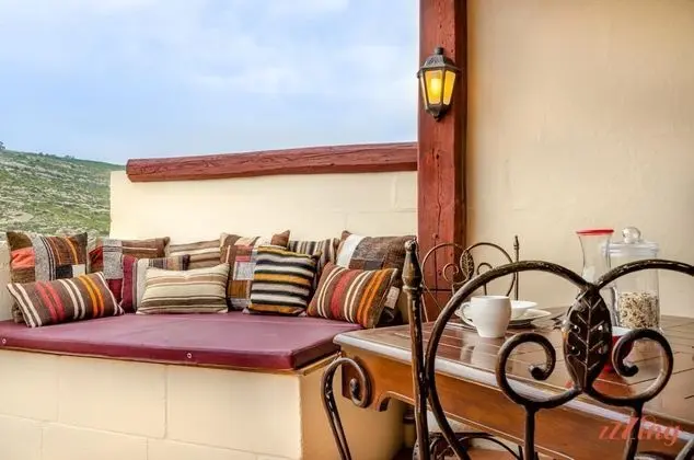 Sea and Cliff Views in a Modern Apt w Terrace