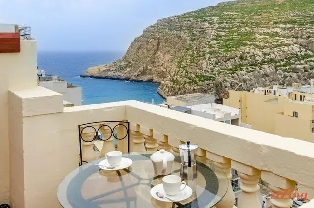 Sea and Cliff Views in a Modern Apt w Terrace