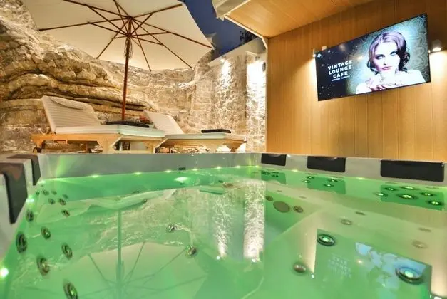 Sea-front Jacuzzi & Garden Luxury "rock Villa" - Havuz