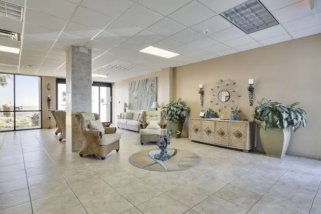 By The Sea Gulf View Deluxe Condo - Lobi