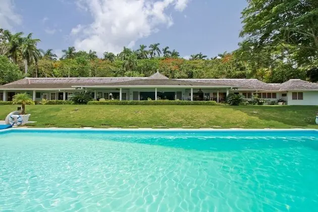 Sea Island, 6BR by Jamaican Treasures