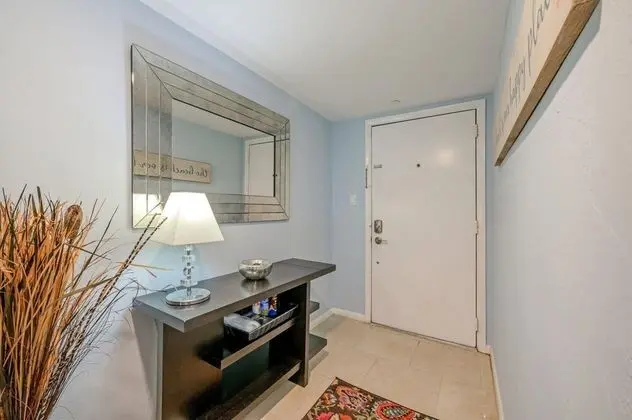 Sea Isles Condo in Bonita Springs - Oda