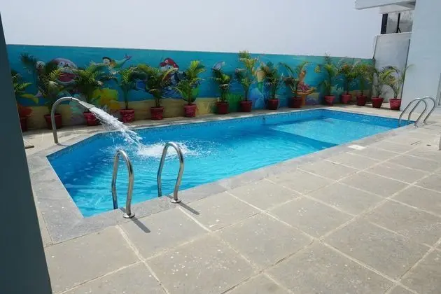 Sea La Vie Covelong Beach Resort - Havuz