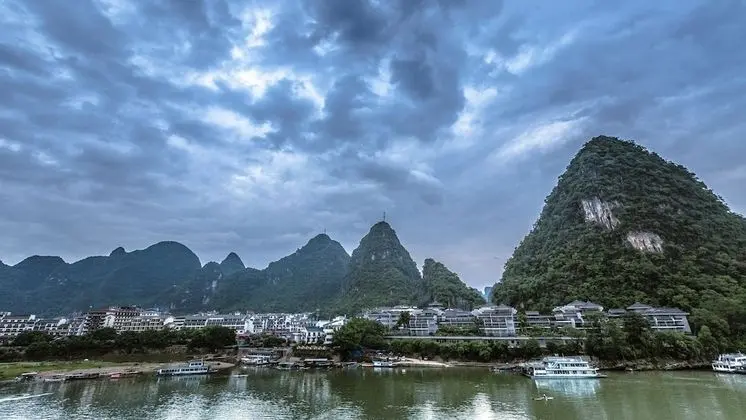 Sea Lily Yangshuo Riverside Resort