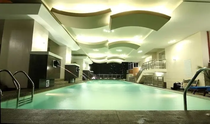 Sea Pearl Manila Suites - Havuz