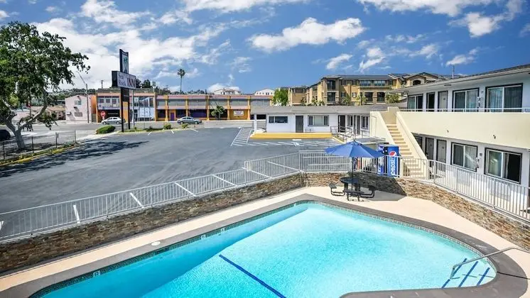 Sea Rock Inn - Long Beach