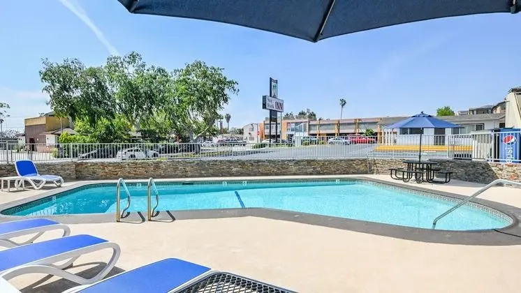 Sea Rock Inn - Long Beach - Havuz