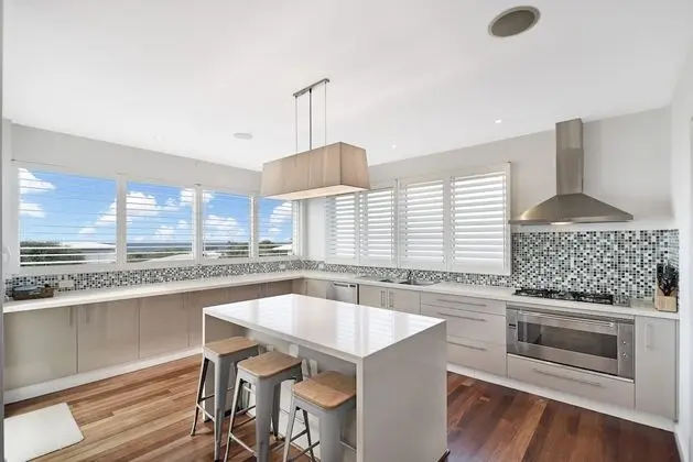Sea Splash 75 Lorikeet Drive