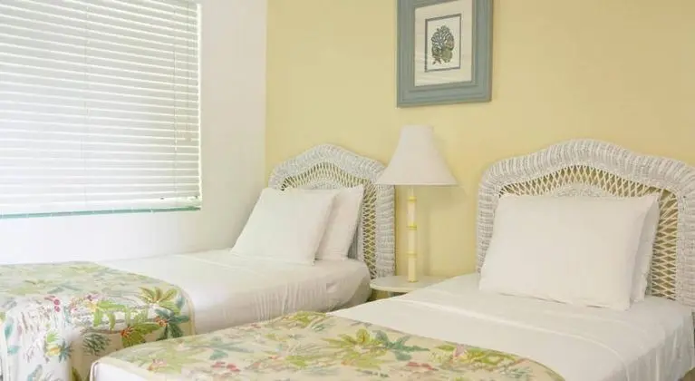 Sea Spray Inn - Genel