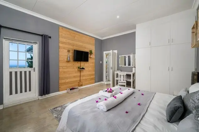 Sea Studio - Sea-facing